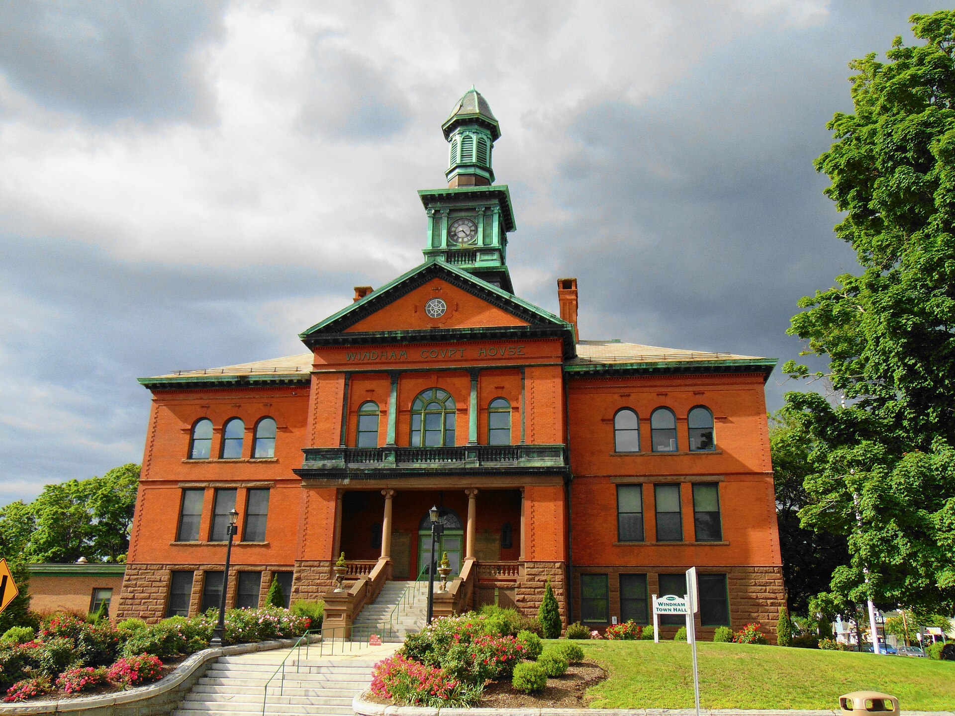 Archive/file photo: Windham municipal building photographed in 2018. Not a photograph of the meeting, project or voting activity described; consult the article for current locations.